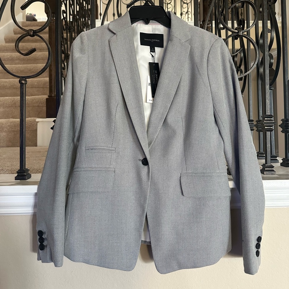 Banana Republic Light Gray Women’s Blazer size 4 new with tags